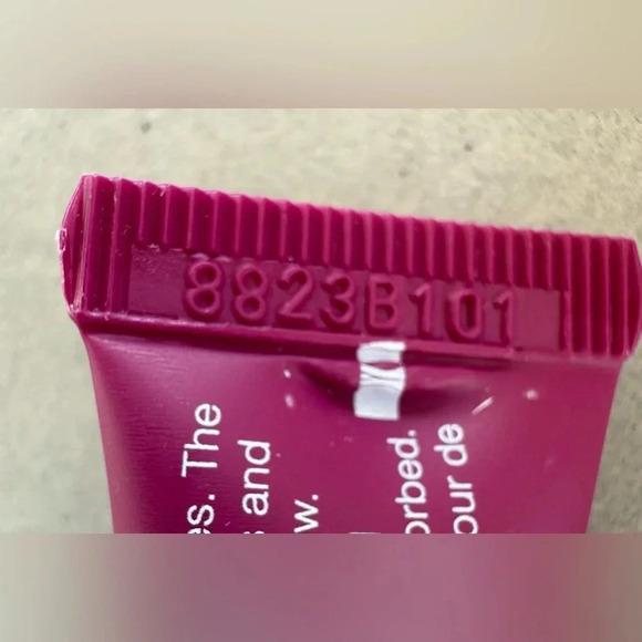 GLOWBIOTICS ANTI-WRINKLE ILLUMINATING EYE CREAM Full Size - Picture 6 of 6